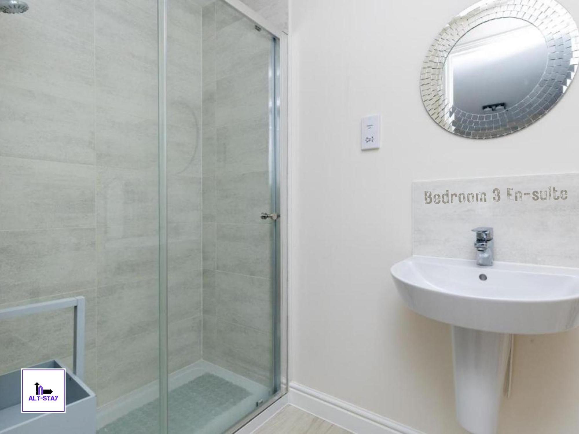 4 Bed 3 Bath - Kirkstall House By Alt-Stay Accommodation - Ideal For Contractors & Remote Workers - Long Stays Welcome Wakefield Exterior foto