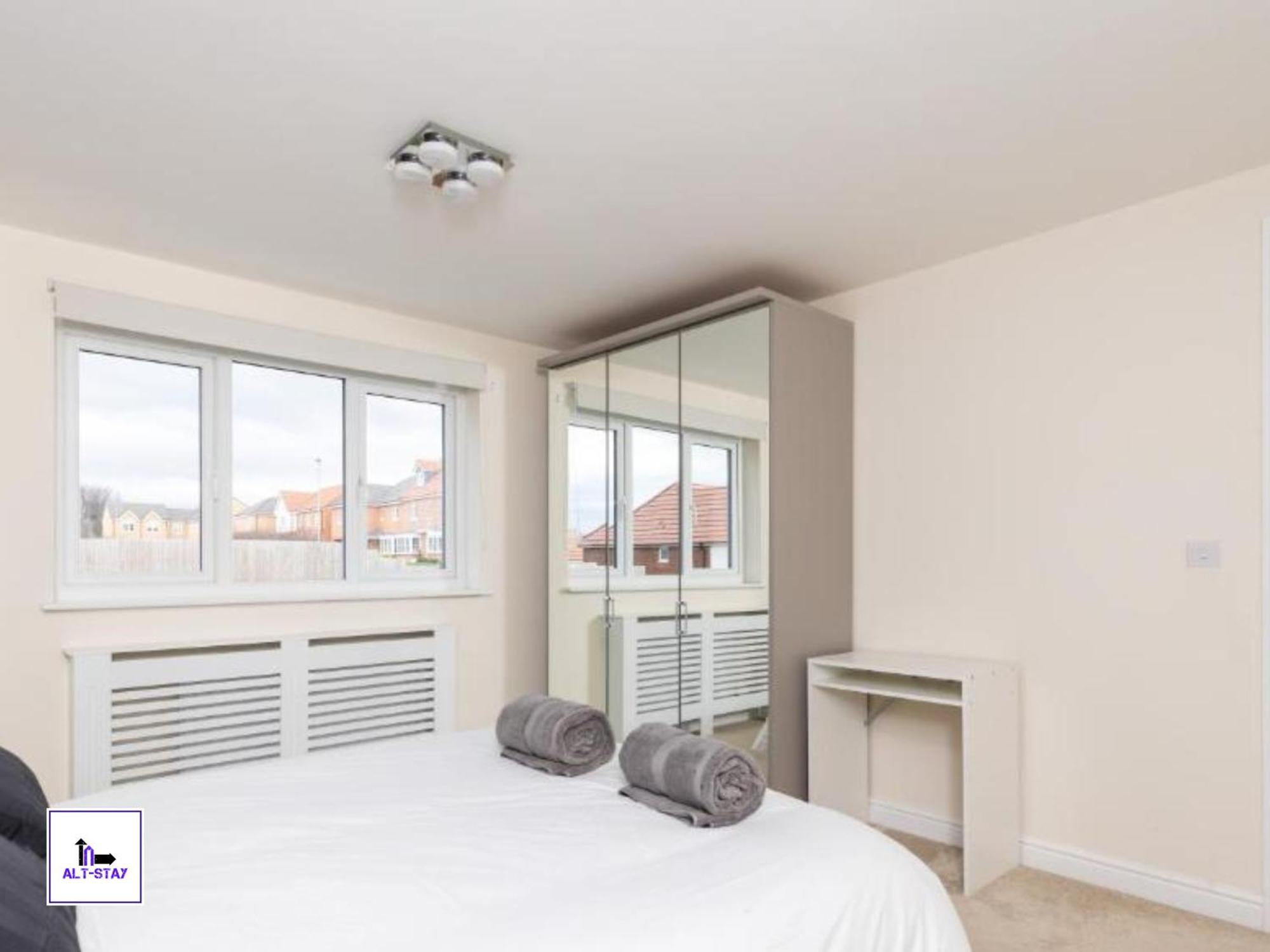 4 Bed 3 Bath - Kirkstall House By Alt-Stay Accommodation - Ideal For Contractors & Remote Workers - Long Stays Welcome Wakefield Exterior foto